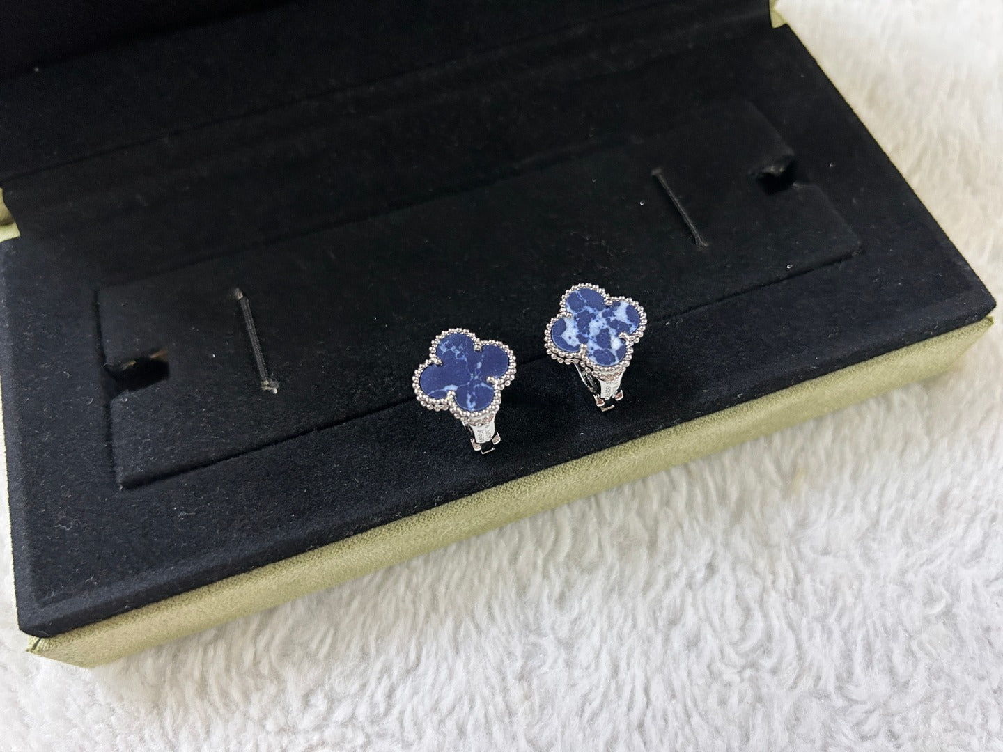 [Baslove]CLOVER PIETERSITE MEDIUM STUD EARRINGS