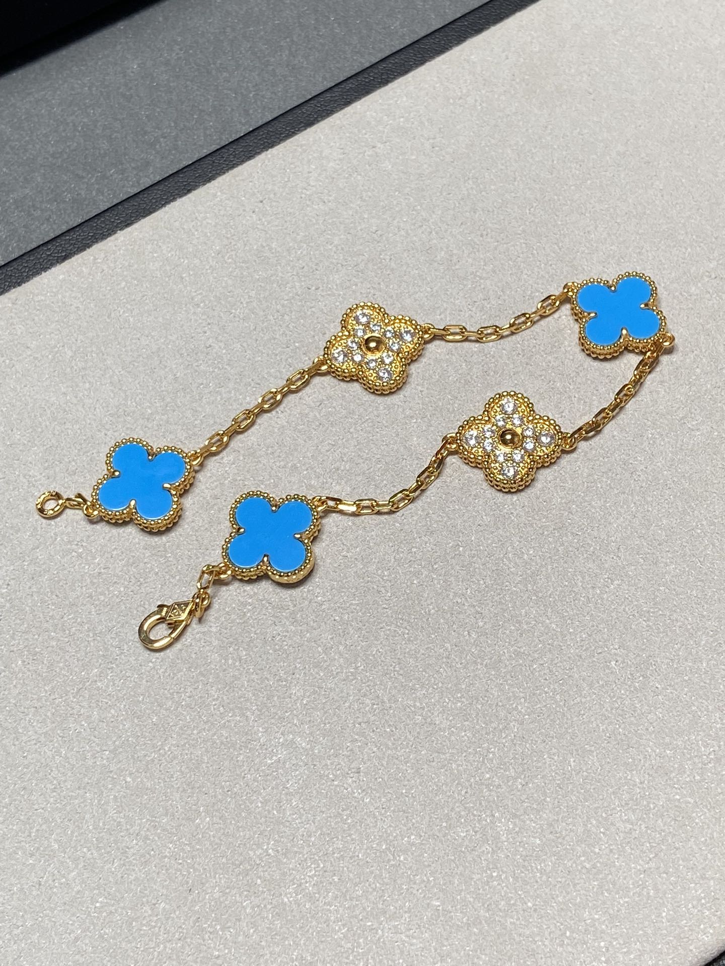 [Baslove]CLOVER 5 MOTIF BLUE CHALCEDONY DIAMOND GOLD BRACELET