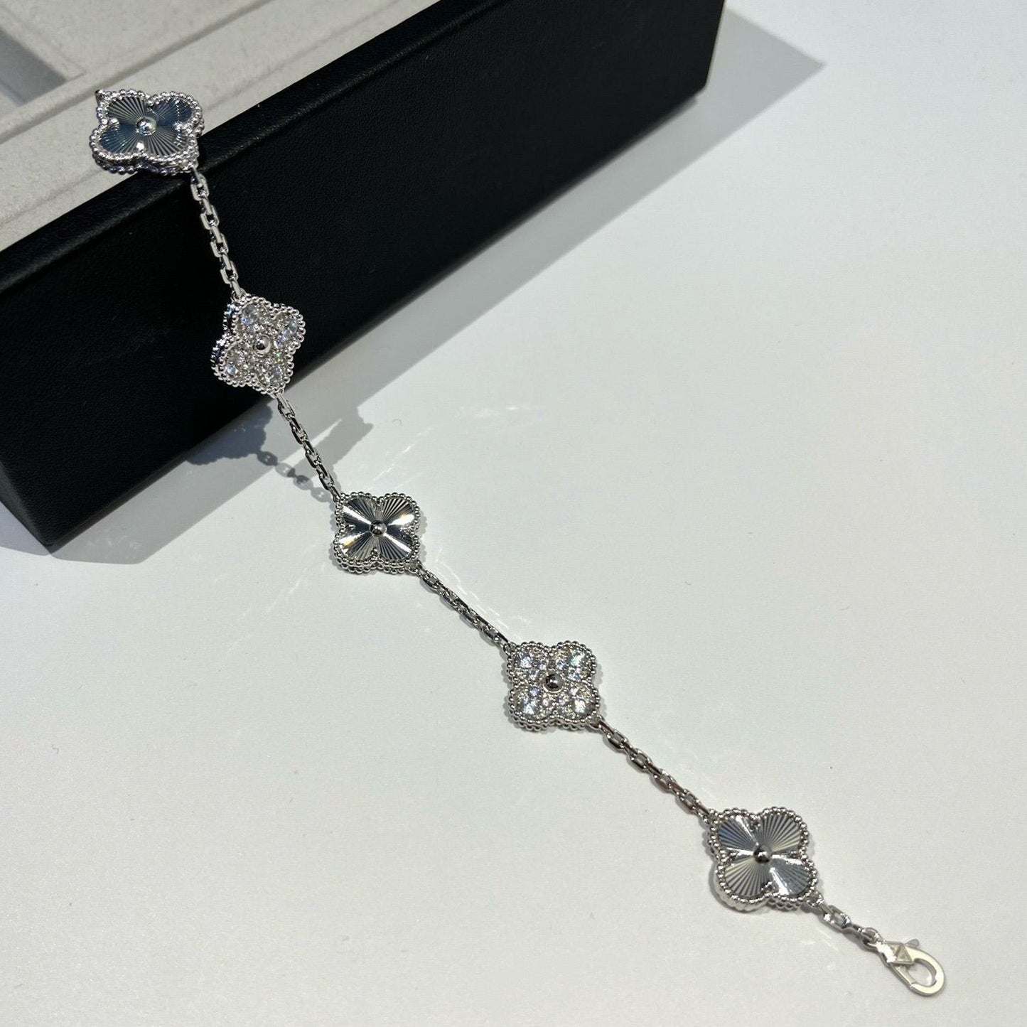 [baslovejewels]CLOVER 5 MOTIF SILVER DIAMOND BRACELET
