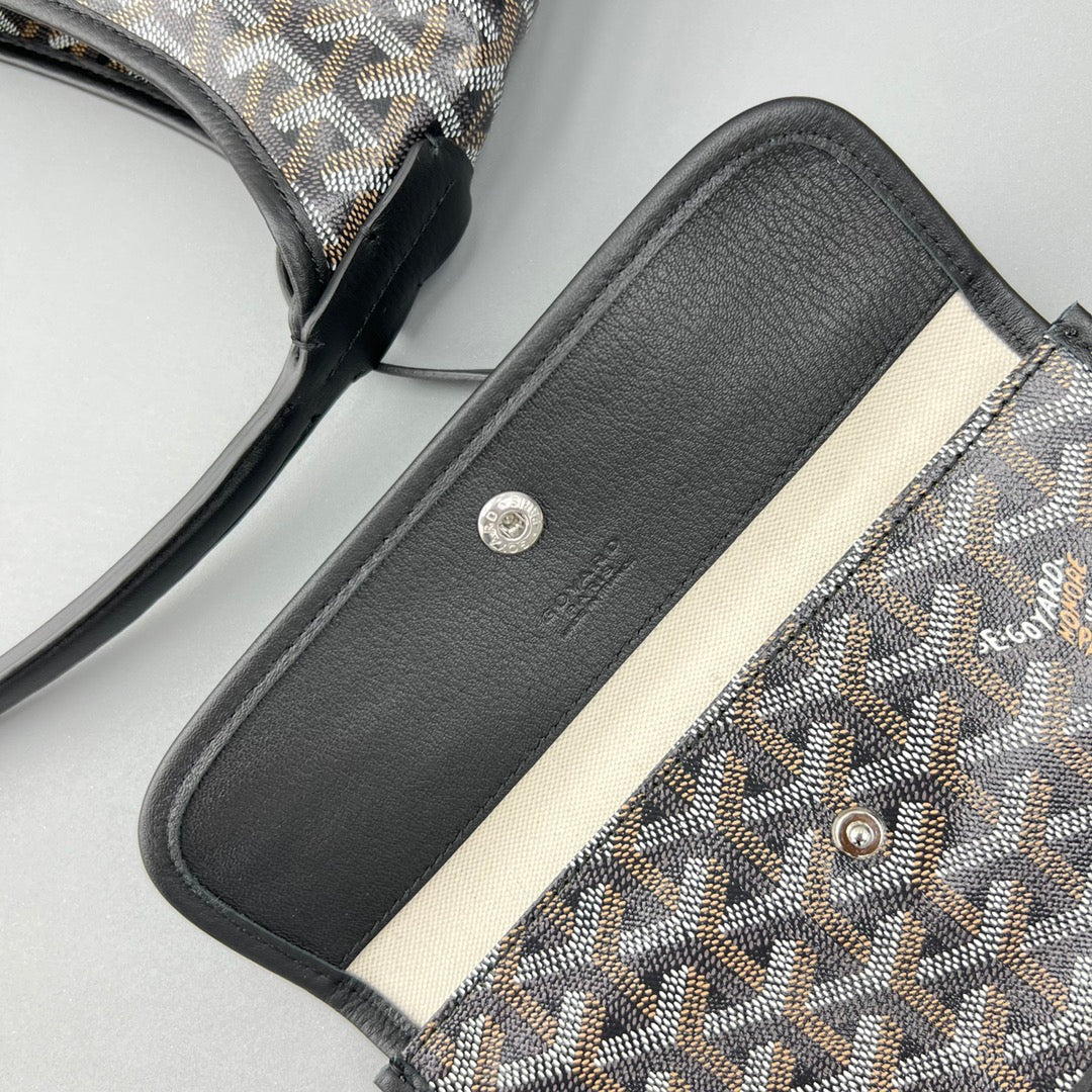 HOBO BOHÈME 34 IN BLACK GOYARDINE CANVAS AND CALFSKIN