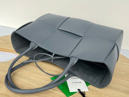 ARCO TOTE 36 IN TROUT GRAY CALFSKIN