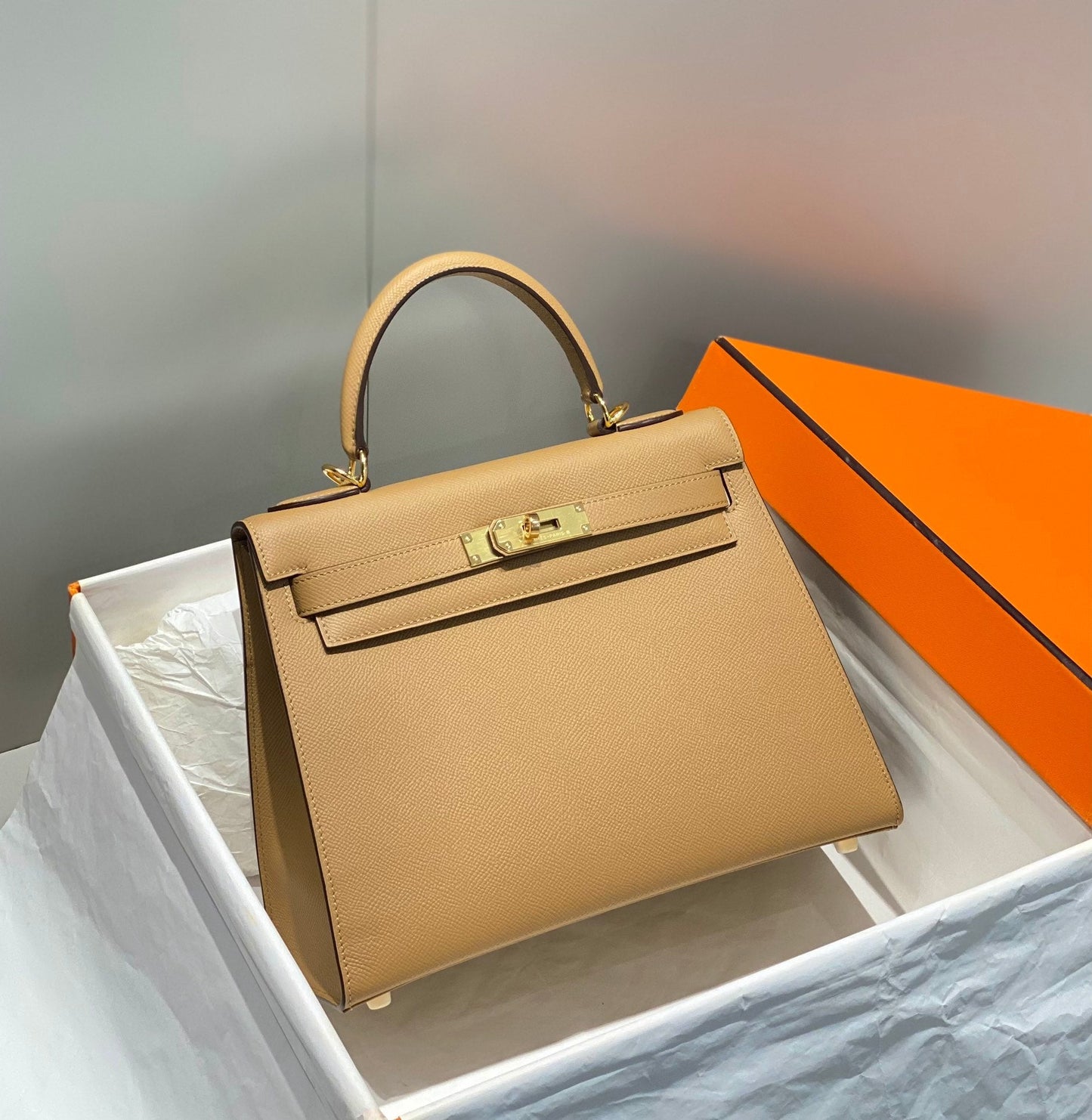 KELLY 28CM IN CHAI EPSOM CALFSKIN GOLD HARDWARE