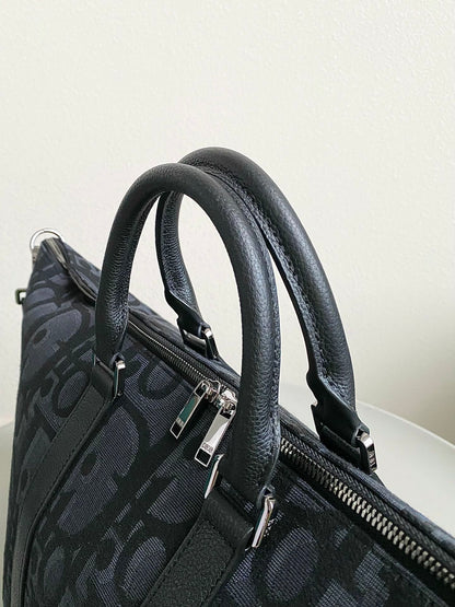 WEEKENDER 40 IN BLACK MAXI OBLIQUE JACQUARD