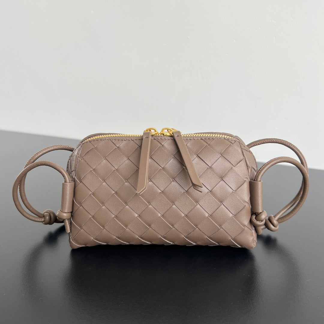 CONCERT POUCH 18 IN MEDIUM BROWN LAMBSKIN