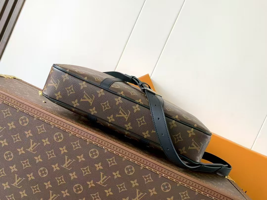 PORTE- DOCUMENTS VOYAGE NM HANDBAG 36 IN BROWN DAMIER