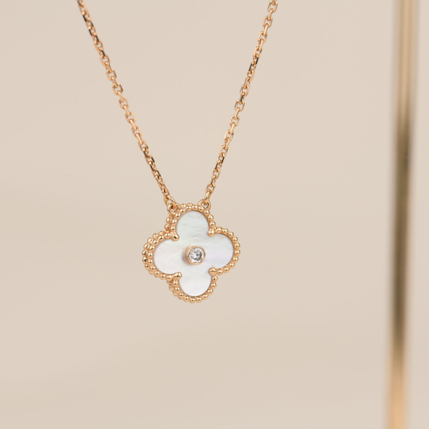 [Baslove]CLOVER 15MM DIAMOND WHITE FRITILLARIA NECKLACE