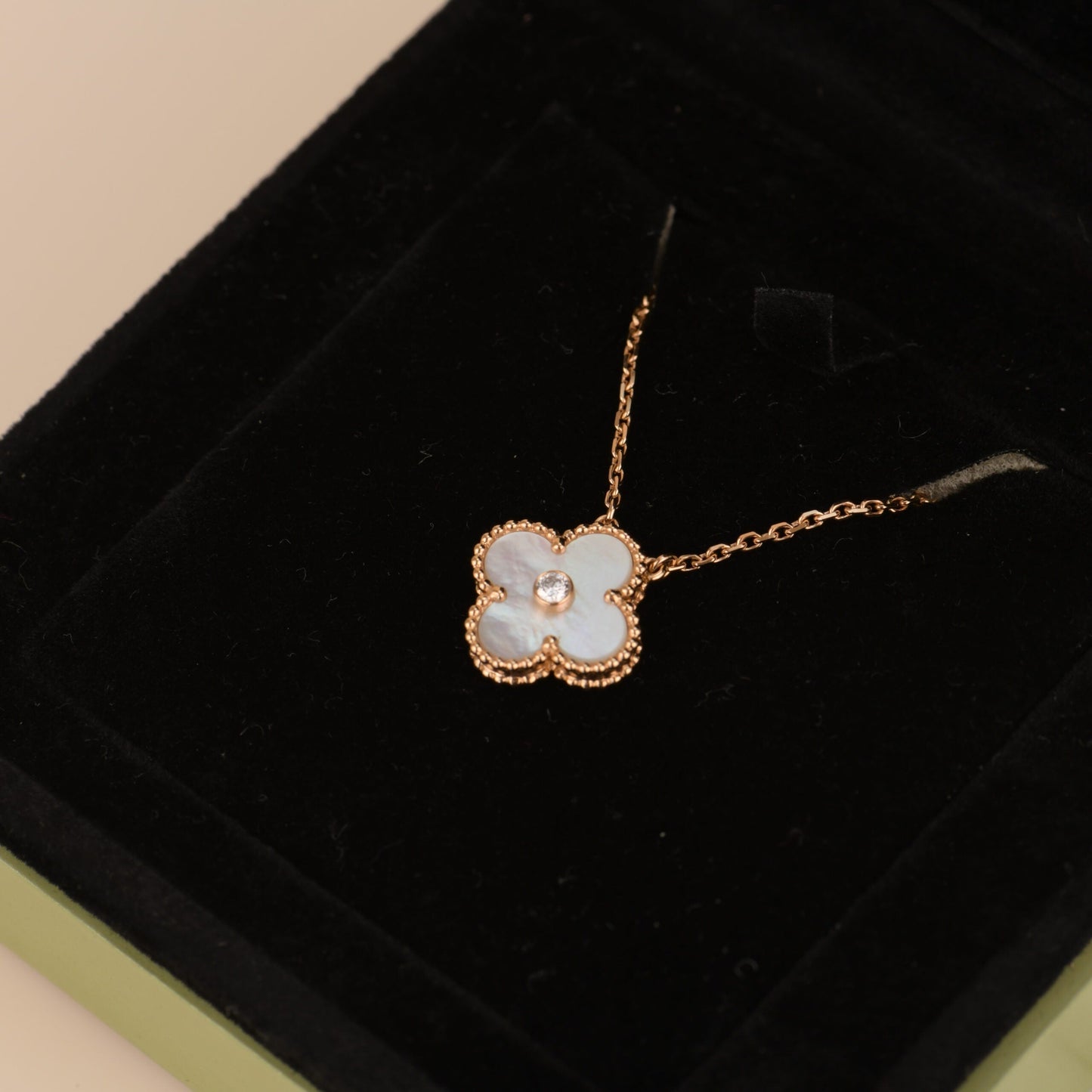 [Baslove]CLOVER 15MM DIAMOND WHITE FRITILLARIA NECKLACE