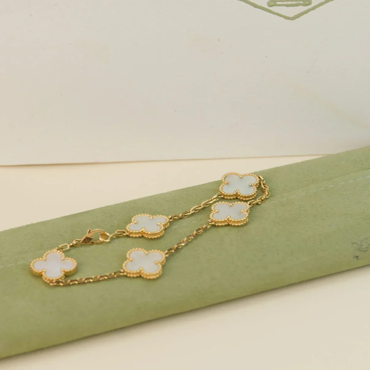[AURORA]CLOVER WHITE PEARL MOP 5 MOTIF BRACELET COLLECTION