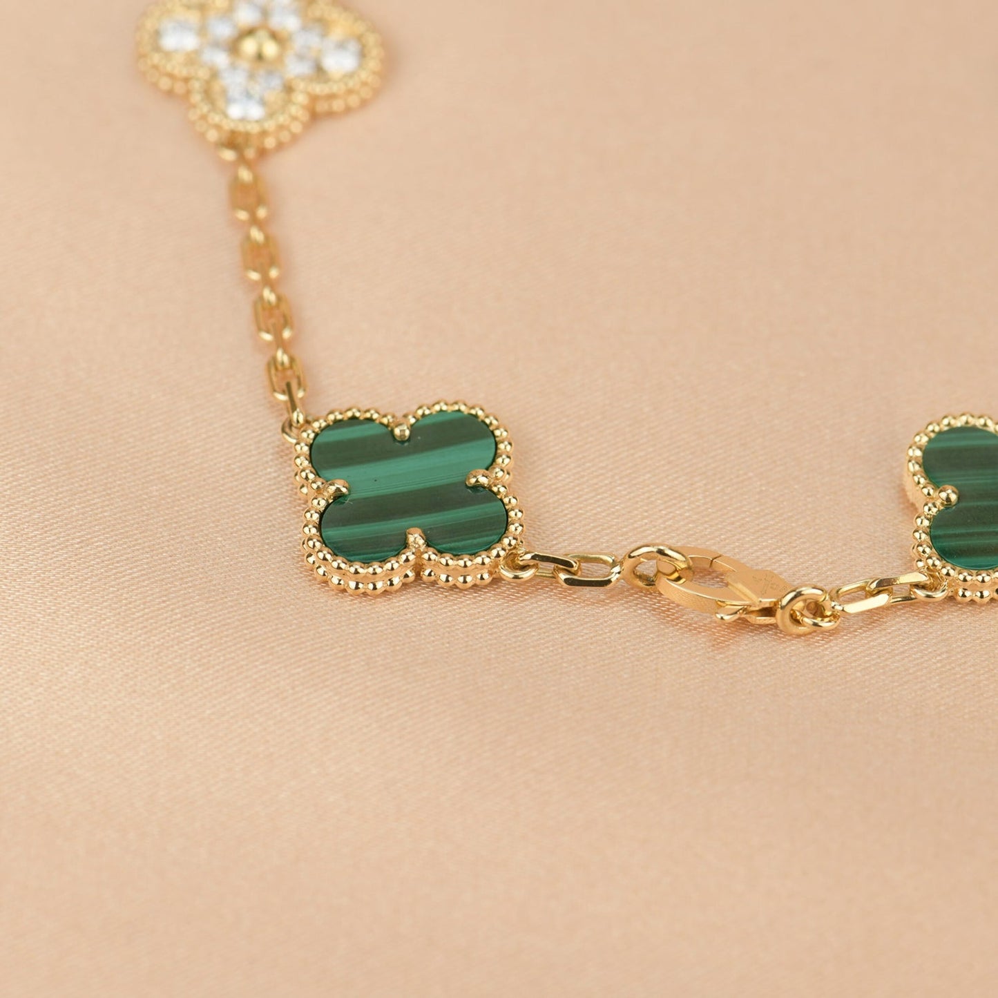 [baslovejewels]CLOVER  5 MOTIF MALACHITE DIAMOND BRACELET