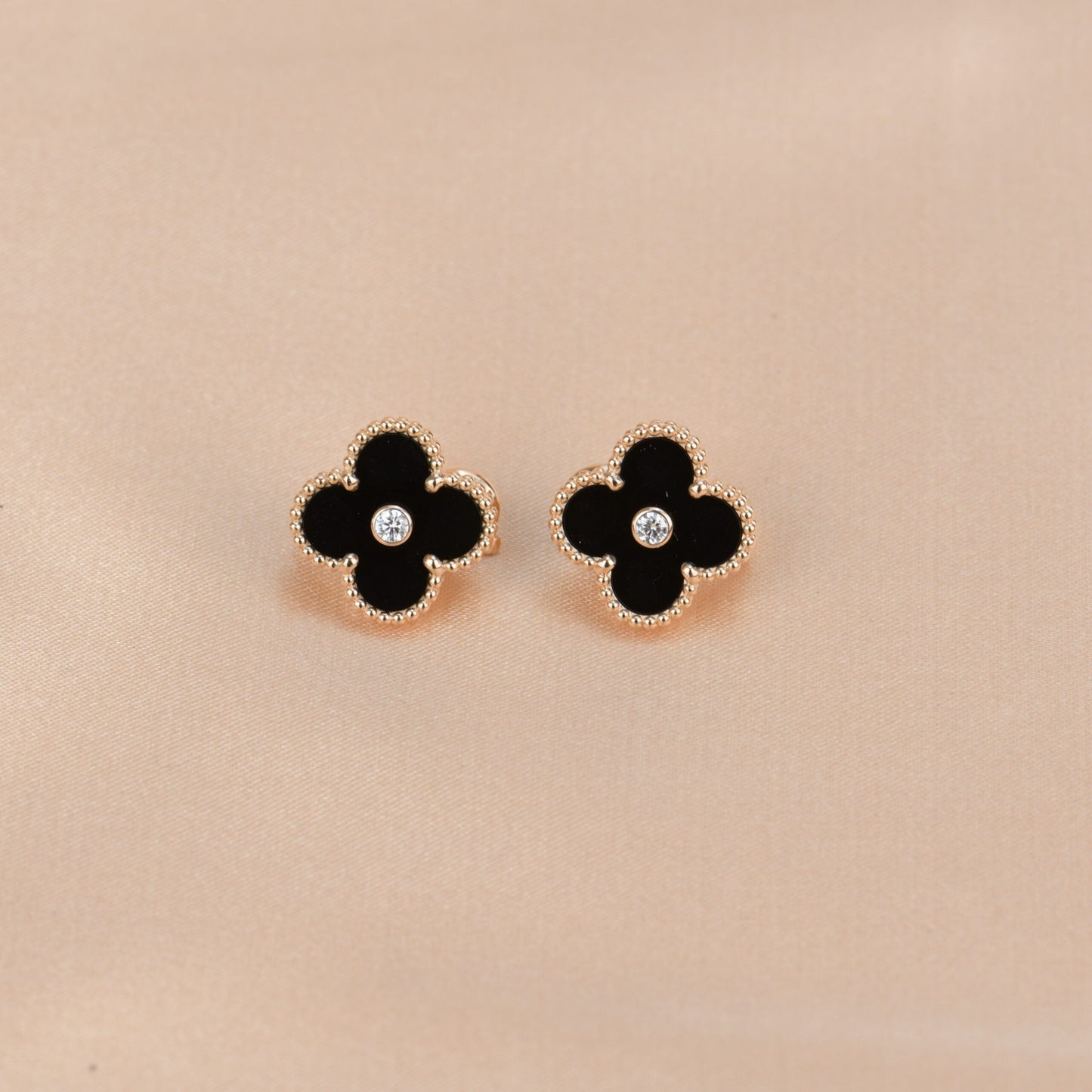 [Baslove]CLOVER MEDIUM 1 MOTIFS ONYX DIAMOND EARRINGS