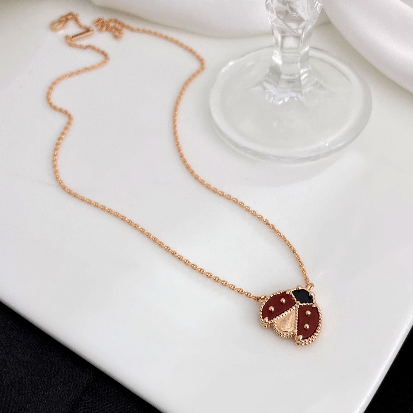 [Baslove]LUCKY  CARNELIANS LADYBUG NECKLACE