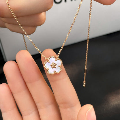 [Baslove]LUCKY  WHITE MOP  PLUM BLOSSOM NECKLACE