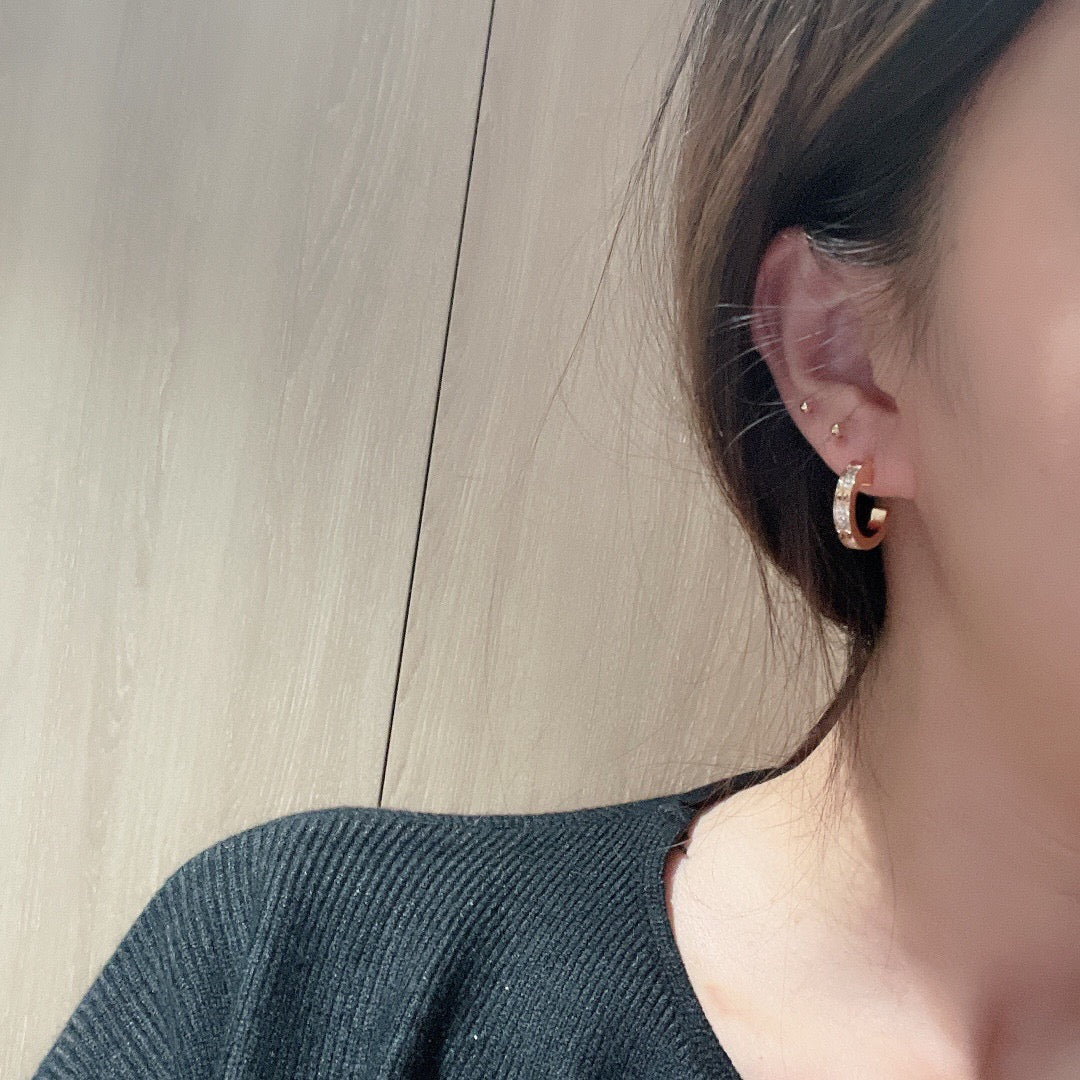 [AURORA]LOVE 5.5MM DIAMOND PAVED EARRINGS