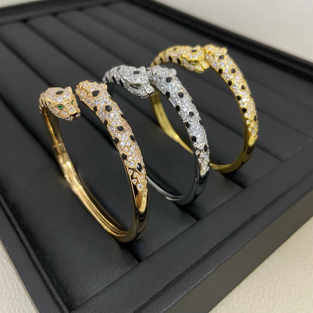 [AURORA]PANTHERE DOUBLE HEADED HALF DIAMOND OPEN BRACELET