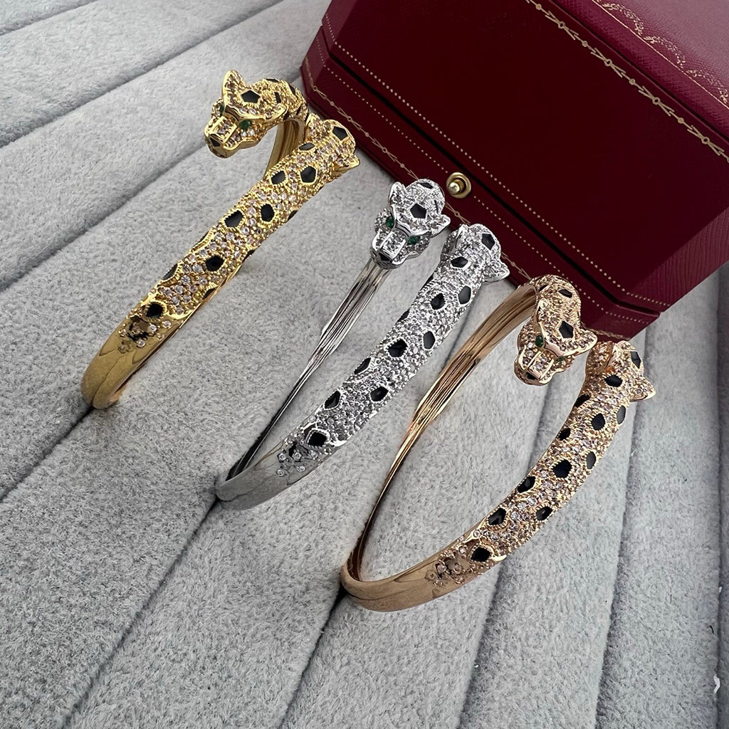 [AURORA]PANTHERE DOUBLE HEADED HALF DIAMOND OPEN BRACELET