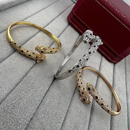 [AURORA]PANTHERE DOUBLE HEADED HALF DIAMOND OPEN BRACELET