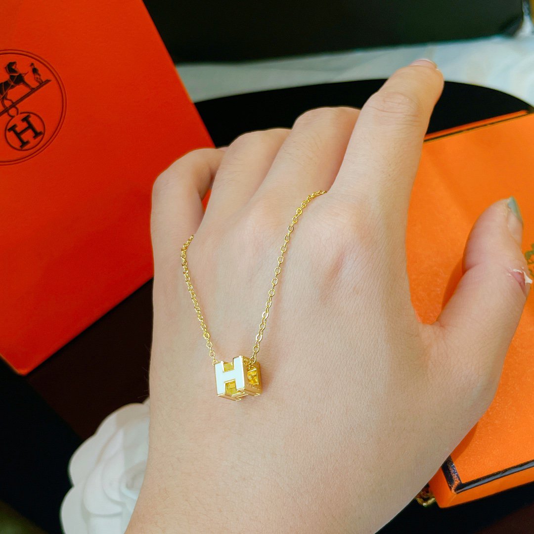 [Baslove]H WHITE SQUARE GOLD NECKLACE