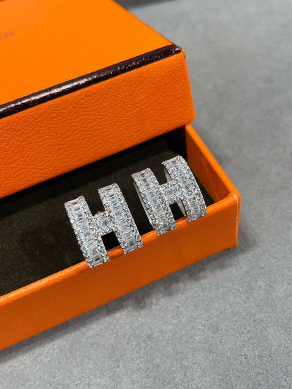 [Baslove]H STUD EARRINGS WITH SILVER DIAMONDS