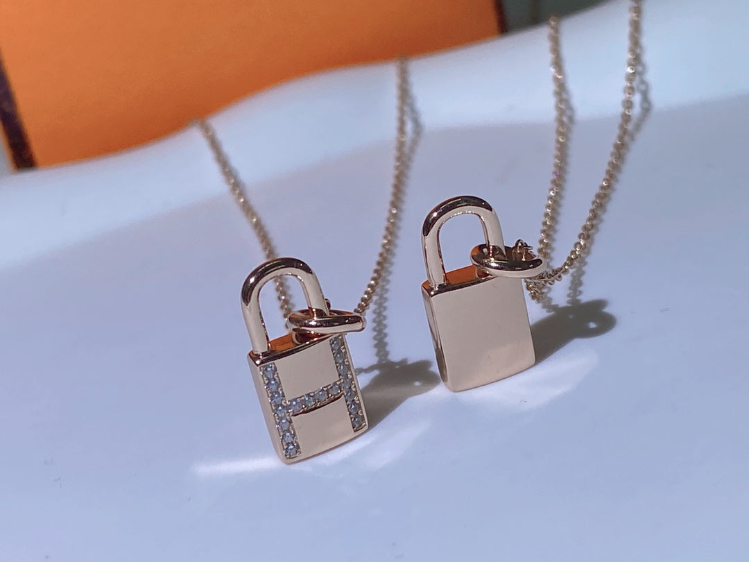 [Baslove]HM ADVANCED NICHE LOCK HEAD NECKLACE DIAMONDS