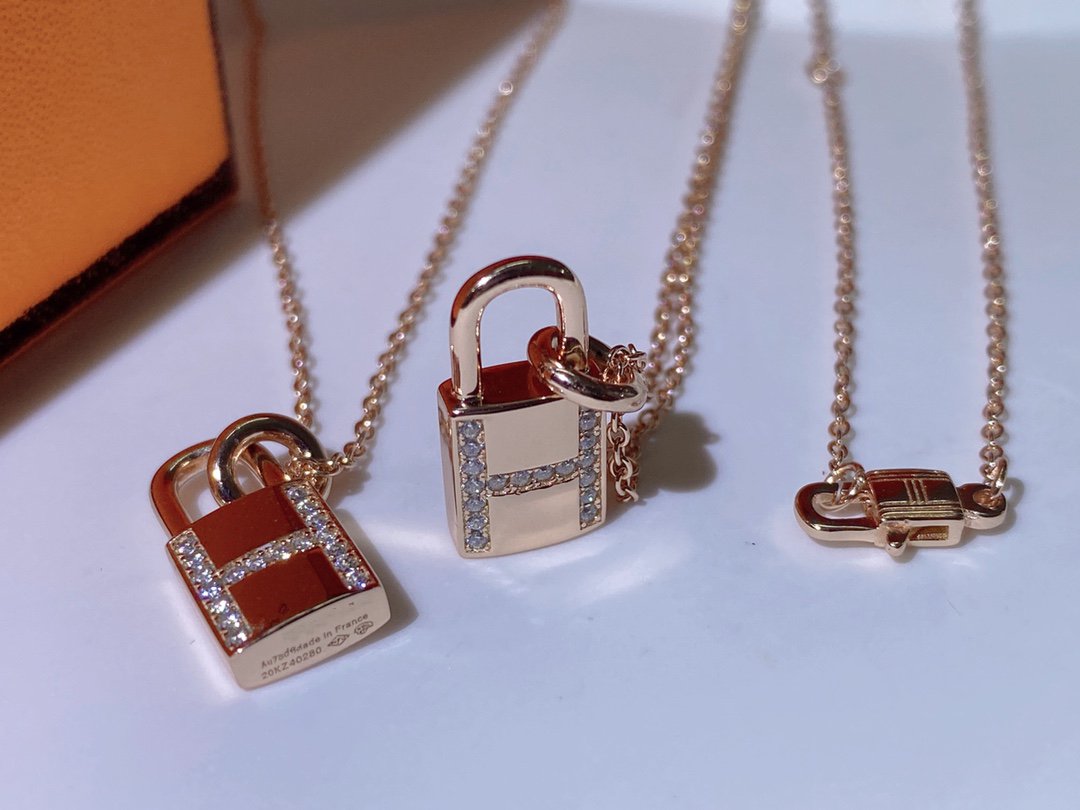 [Baslove]HM ADVANCED NICHE LOCK HEAD NECKLACE DIAMONDS