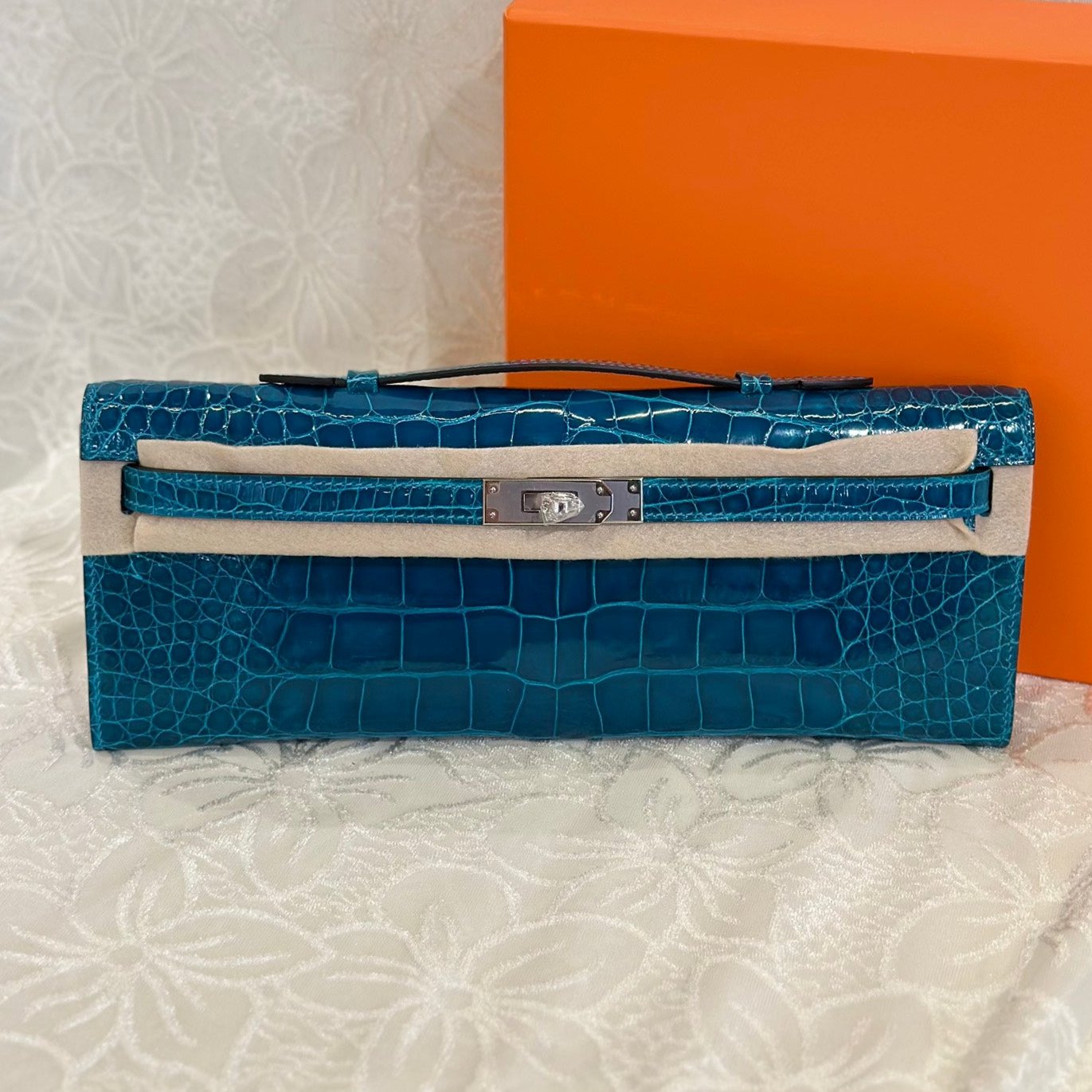KELLY CUT 31 IN CLASSIC BLUE SHINNY ALLIGATOR LEATHER WITH SILVER HARDWARE (MADE-TO-ODER)