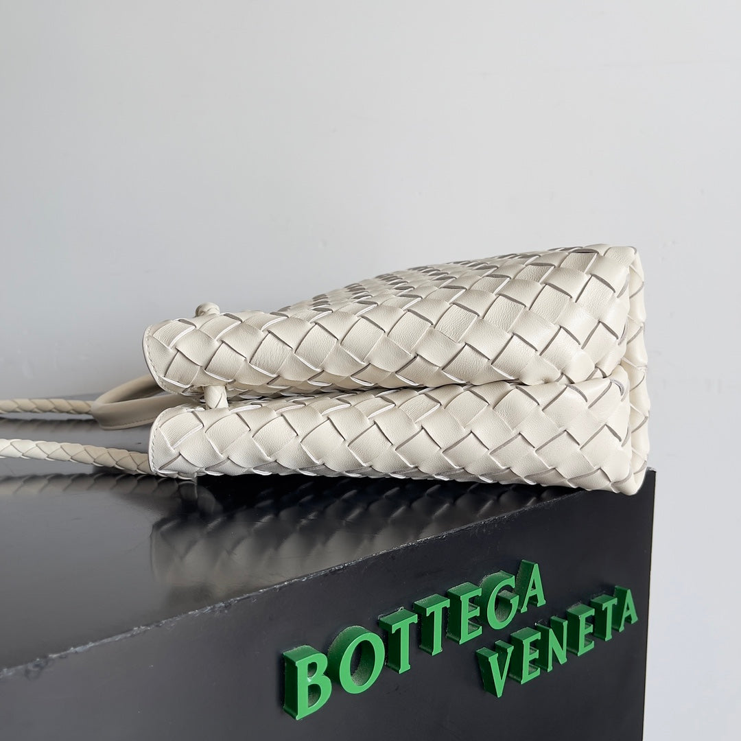 HANDLE BAG ANDIAMO 32 IN OFF WHITE LAMBSKIN