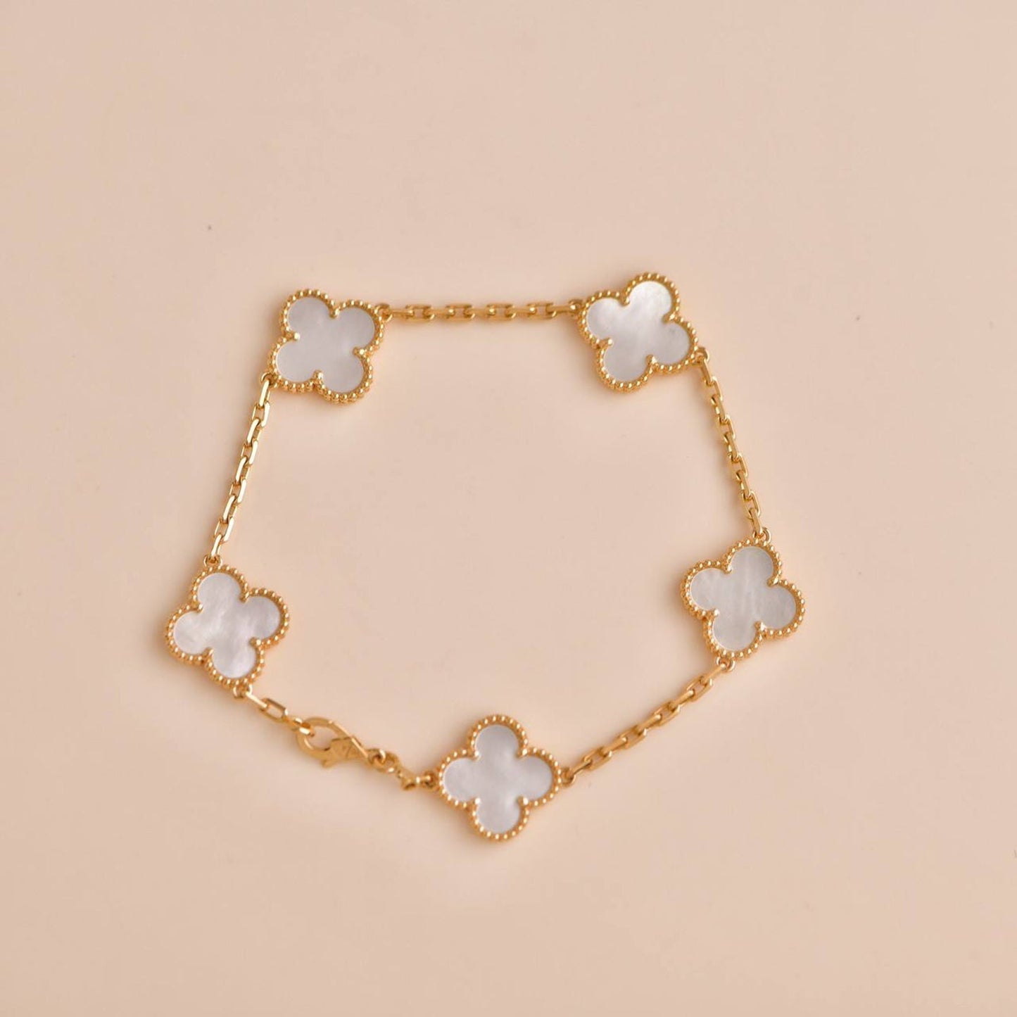 [Baslove]CLOVER  5 MOTIF WHITE MOP BRACELET