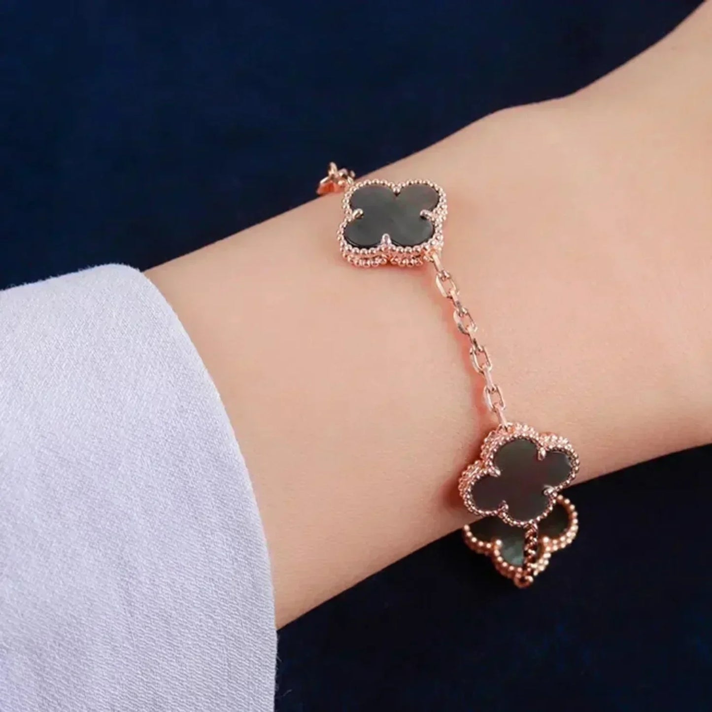 [Baslove]CLOVER 5 MOTIF GRAY MOP  BRACELET