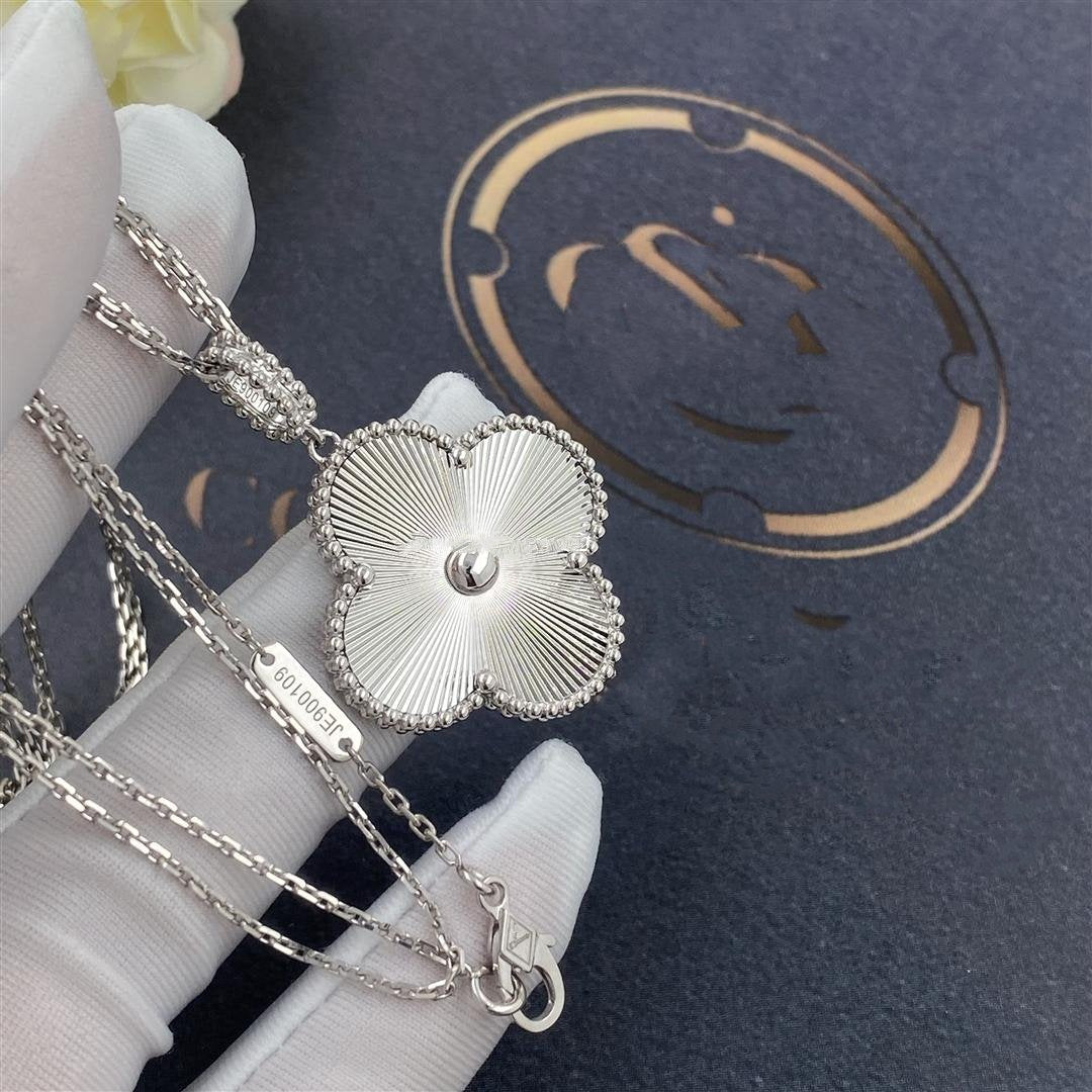 [Baslove]CLOVER 25MM SILVER BIG CLOVER NECKLACE