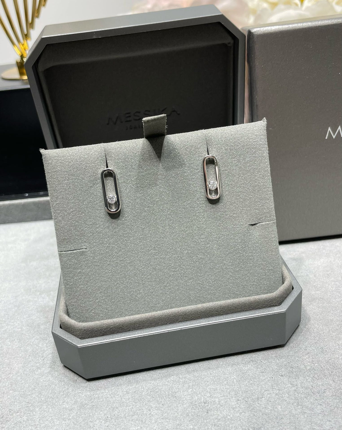 [AURORA]MOVE UNO SMALL 1 DIAMOND EARRINGS