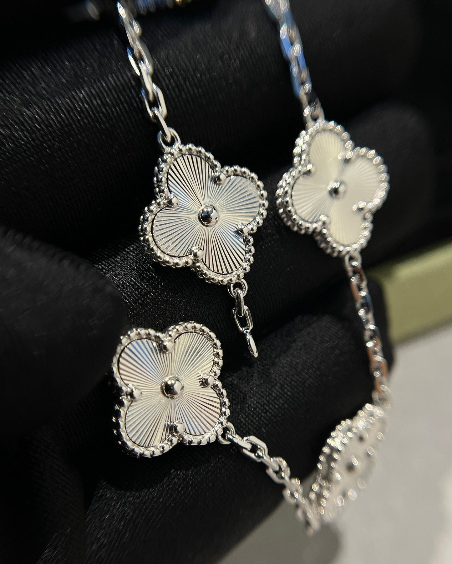 [Baslove]CLOVER SILVER 5 MOTIFS BRACELET