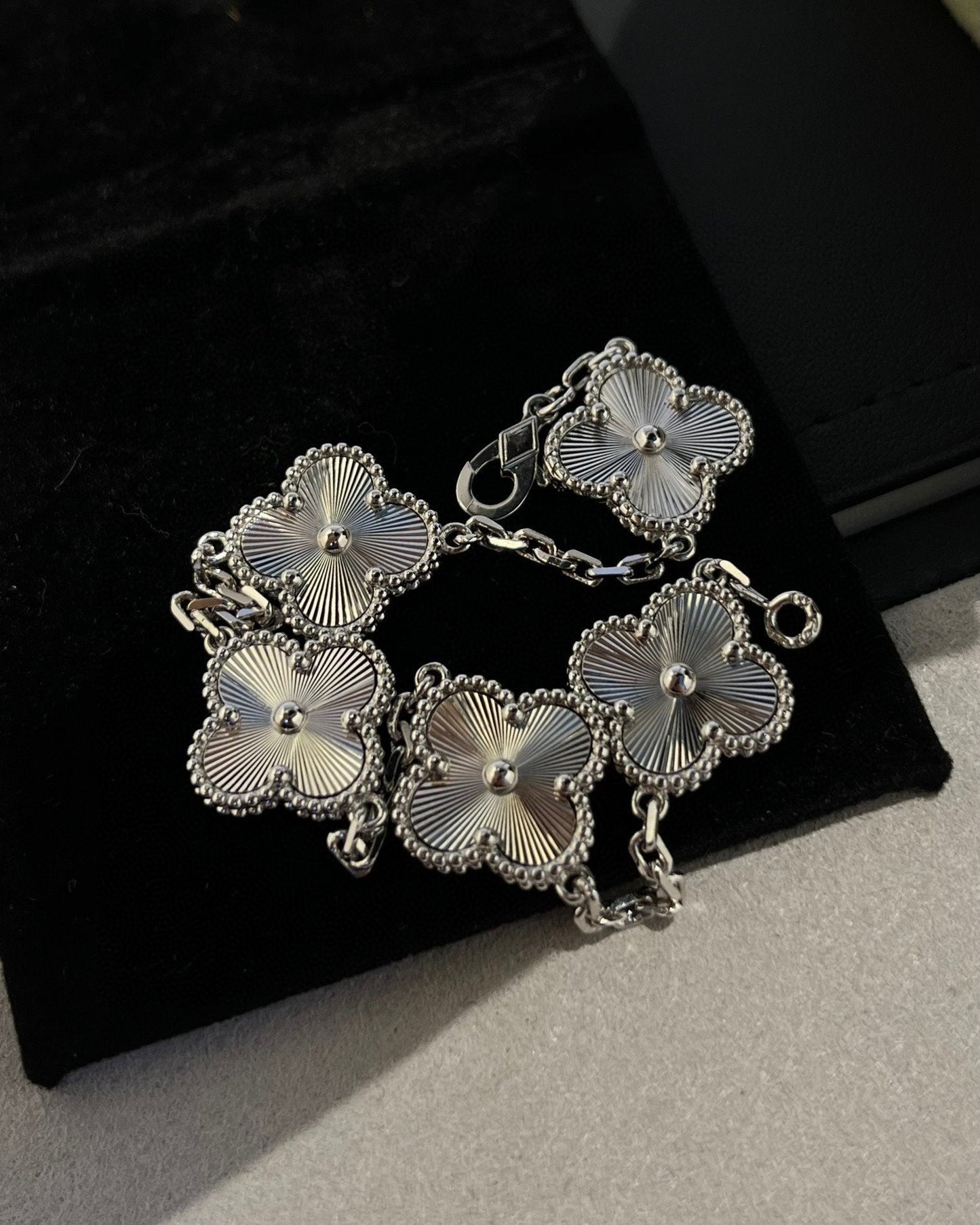 [Baslove]CLOVER SILVER 5 MOTIFS BRACELET