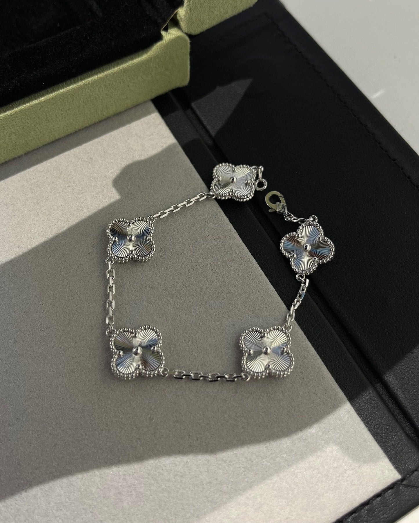 [Baslove]CLOVER SILVER 5 MOTIFS BRACELET