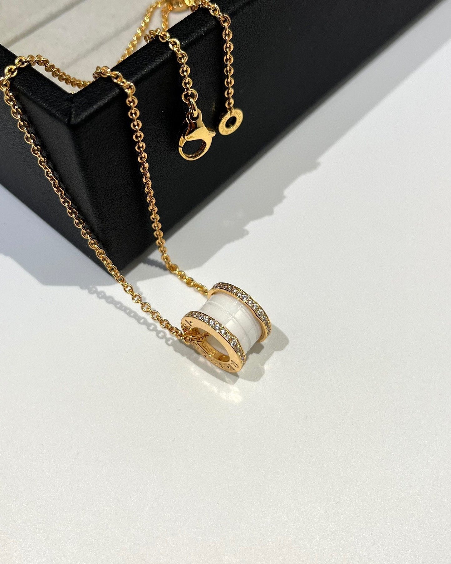 [Baslove]ZERO 1 WHITE CERAMIC DIAMOND PINK GOLD NECKLACE